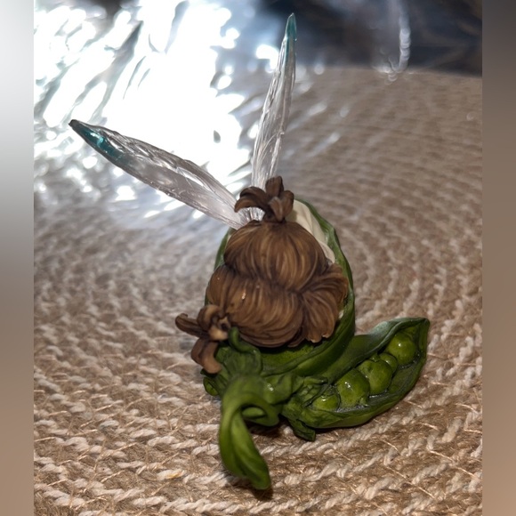 My Little Kitchen Fairies "My Little Sweet Pea Fairie" 2001 Enesco #102542 - Picture 5 of 8